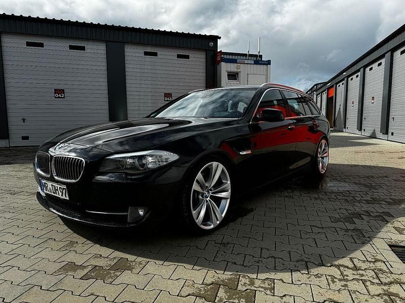 Schwarz Gebraucht 2011 BMW 525 Performance Limousine | 11.250 € (Fairer Preis) - Bild 1/4