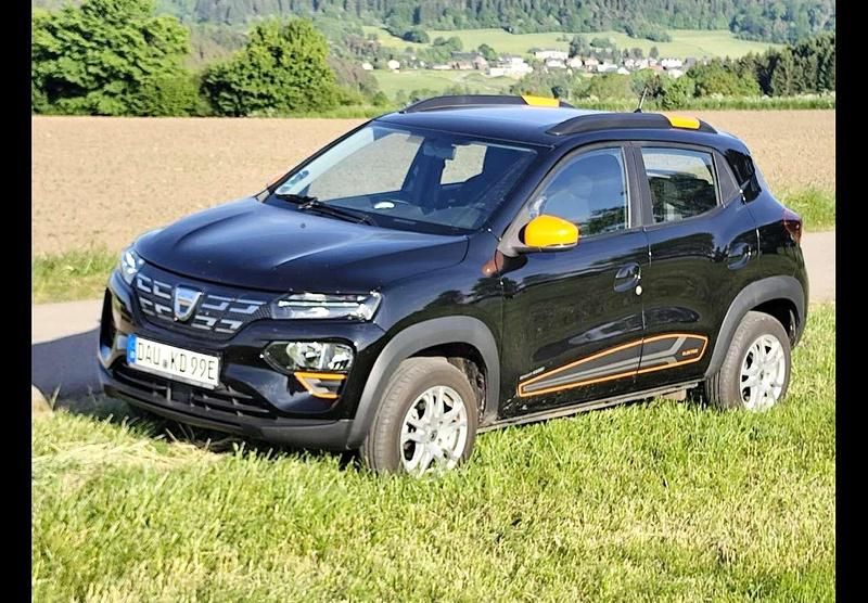 Schwarz Gebraucht 2022 Dacia Spring Comfort Plus Kleinwagen | 12.500 € (Fairer Preis) - Bild 1/4
