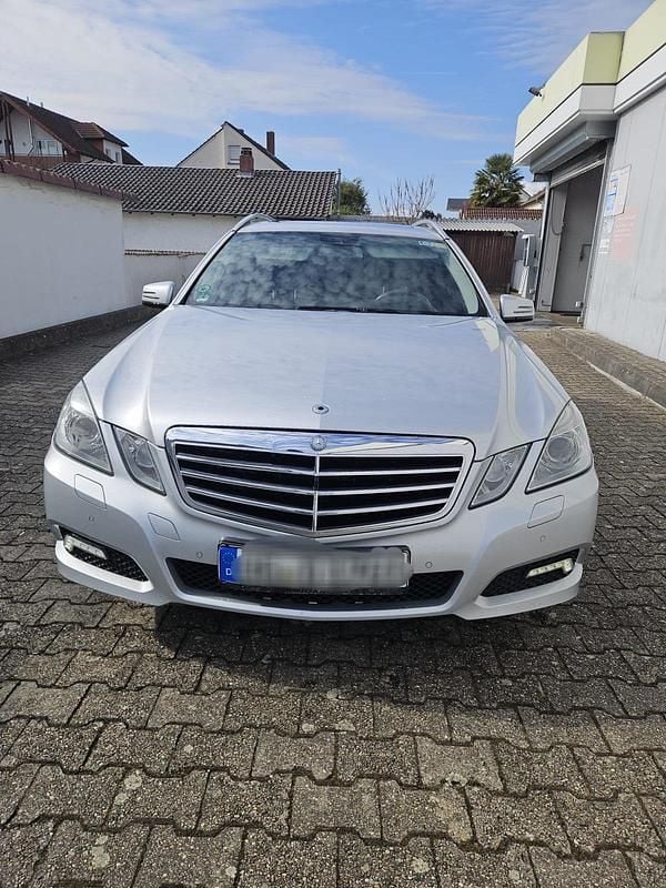 Silber Gebraucht 2010 Mercedes E350 Avantgarde Kombi | 6.400 € (Superpreis) - Bild 1/4