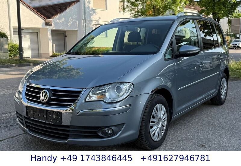 Grau Gebraucht 2010 VW Touran Highline Van / Kleinbus | 5.890 € (Guter Preis) - Bild 1/4