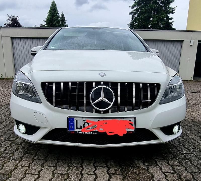 Gebraucht Mercedes B180 122 PS (89 kW) 2012 Weiß Van / Kleinbus