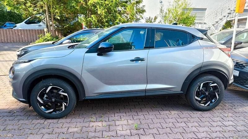 Neu Nissan Juke Acenta 114 PS (83 kW) 2025 Ky0 silber SUV