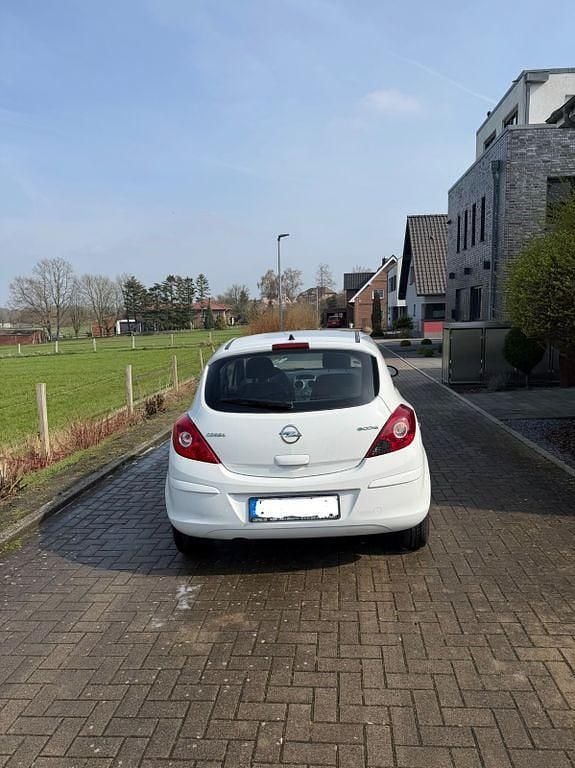 Gebraucht Opel Corsa Selection 70 PS (51 kW) 2012 Weiß Kleinwagen