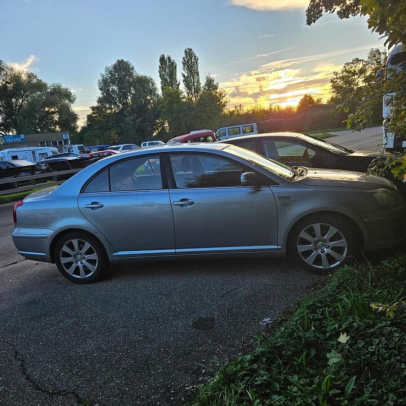 Silber Gebraucht 2009 Toyota Avensis Limousine | 3.999 € (Fairer Preis) - Bild 1/1