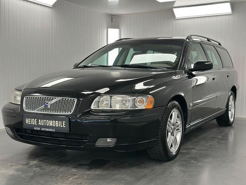 Schwarz Gebraucht 2004 Volvo V70 Momentum Kombi | 5.990 € (Teuer) - Bild 1/4
