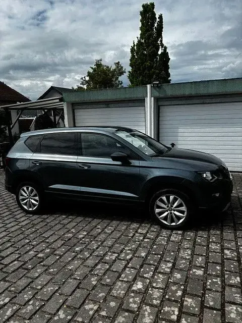 Usado Seat Ateca Style 150 CV (110 kW) 2018 Gris SUV