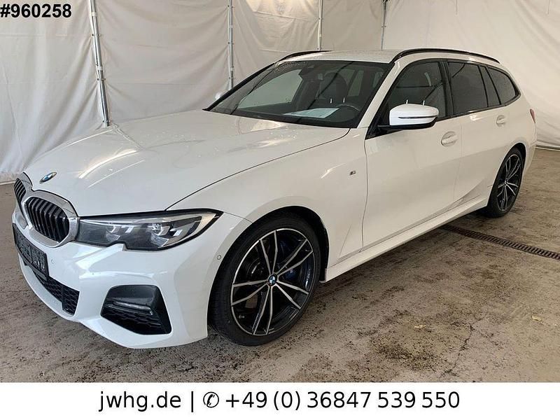 Alpinweiss iii Gebraucht 2020 BMW 330 M Sport Kombi | 27.950 € (Guter Preis) - Bild 1/4