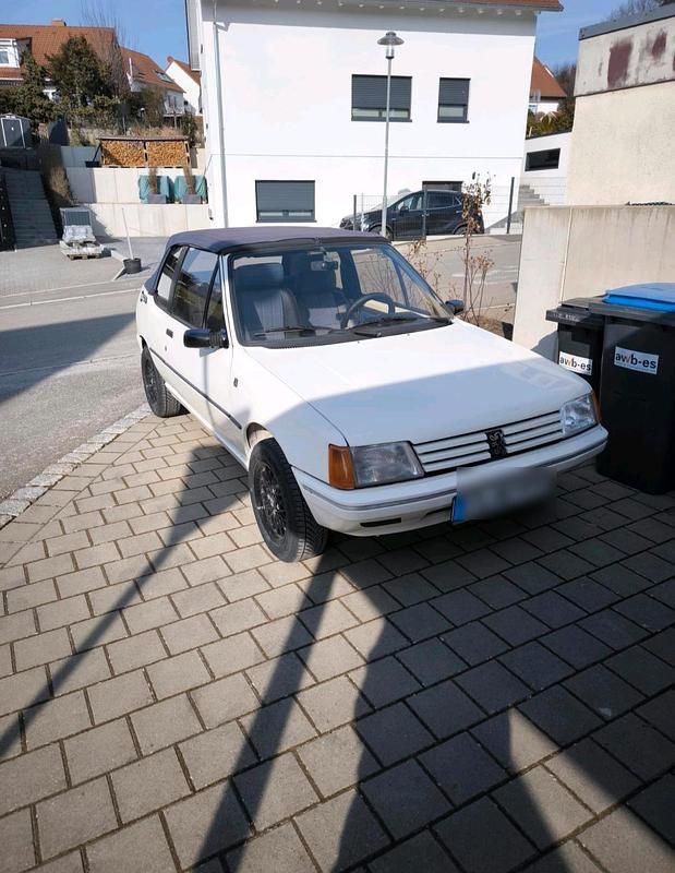 Weiß Gebraucht 1988 Peugeot 205 Cabrio | 1.750 € - Bild 1/4
