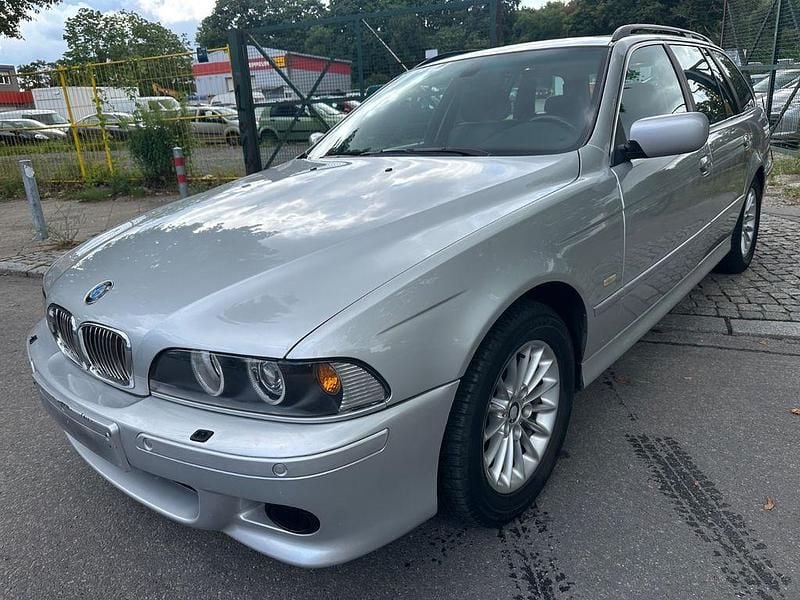 Silber Gebraucht 2001 BMW 525 Kombi | 4.900 € (Etwas zu teuer) - Bild 1/4