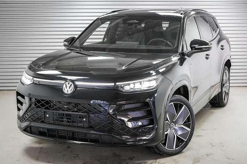 Grenadillschwarz metallic (2t) Neu 2025 VW Tayron R-line SUV | 57.290 € (Guter Preis) - Bild 1/4