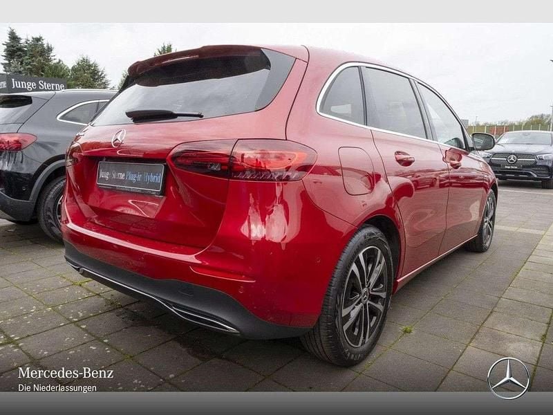 Gebraucht Mercedes E250 Advanced 163 PS (119 kW) 2025 Rot Limousine