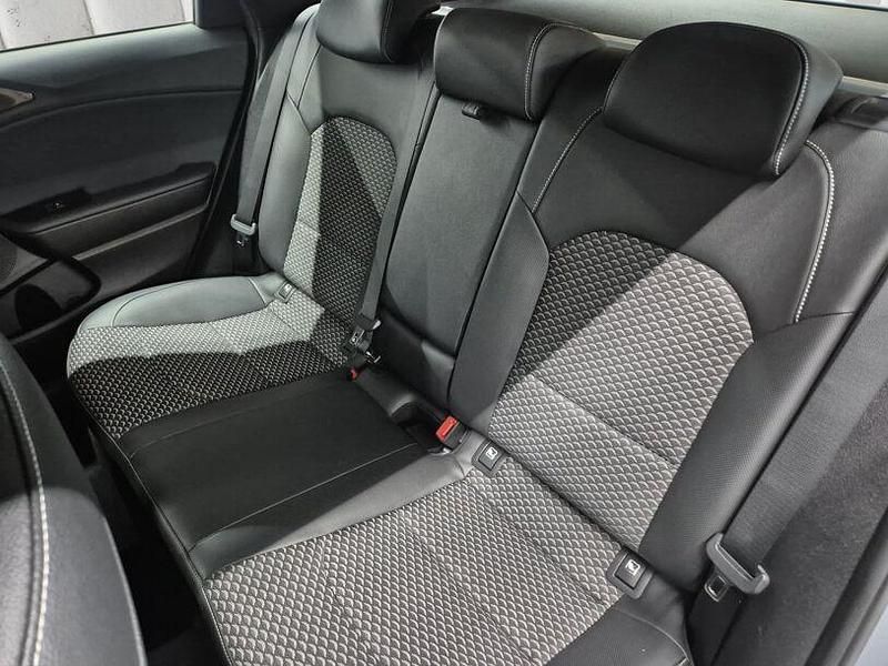 Gebraucht Kia Ceed Vision 120 PS (88 kW) 2023 (css) lunar silver m (metallisch silber) Kleinwagen