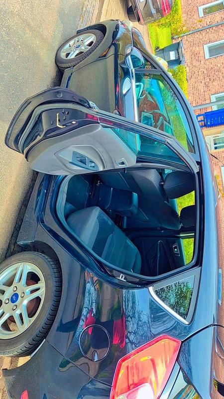 Gebraucht Ford Fiesta 125 PS (91 kW) 2014 Schwarz Kleinwagen