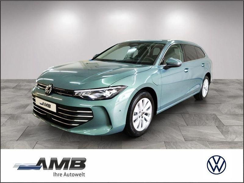 Grün Neu 2025 VW Passat Business Kombi | 56.550 € (Teuer) - Bild 1/3