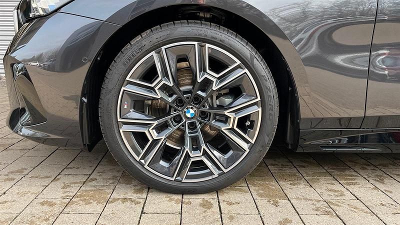 Neu BMW 520 Comfort Edition 197 PS (144 kW) 2026 Sophistograu brillanteffekt