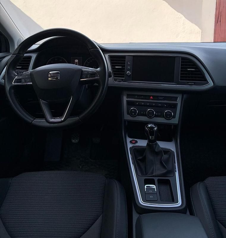 Gebraucht Seat Leon XCELLENCE 125 PS (91 kW) 2017 Grau Limousine