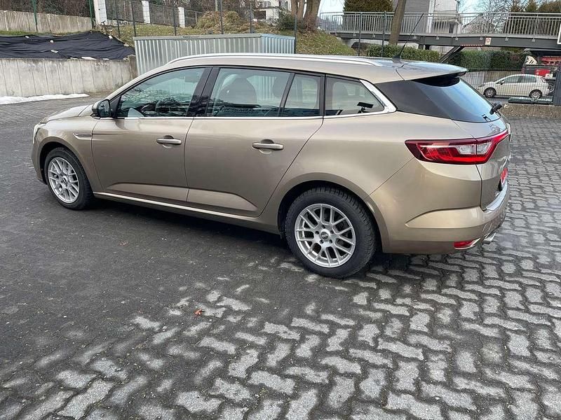 Gebraucht Renault Mégane GrandTour Intens 132 PS (97 kW) 2016 Beige dune Kombi