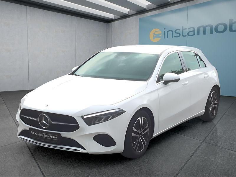 Weiß Gebraucht 2024 Mercedes A220 Limousine | 33.649 € (Fairer Preis) - Bild 1/4