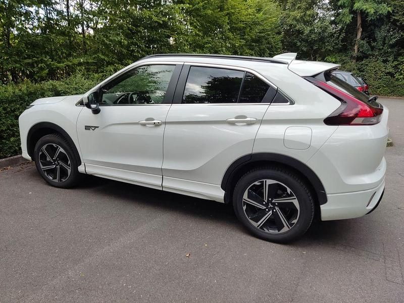 Weiß Gebraucht 2025 Mitsubishi Eclipse Cross Plus SUV | 30.900 € (Etwas zu teuer) - Bild 1/4
