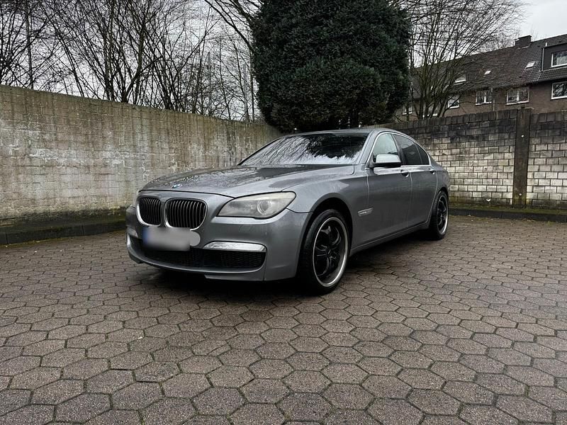 Gebraucht BMW 730 245 PS (180 kW) 2009 Grau Limousine