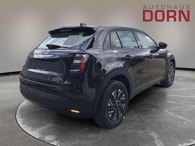 Neu Fiat 600E Red 114 kW (156 PS) 2025 Schwarz SUV