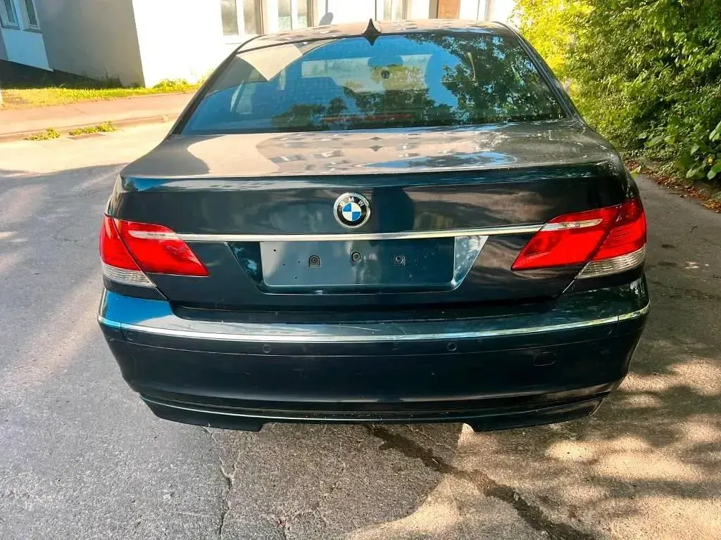 Gebraucht BMW 750 367 PS (269 kW) 2006 Blau Limousine