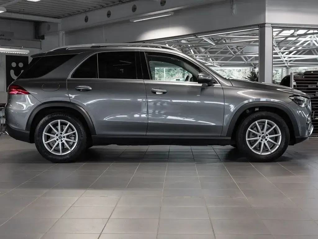 Gebraucht Mercedes GLE300 269 PS (197 kW) 2025 Grau SUV