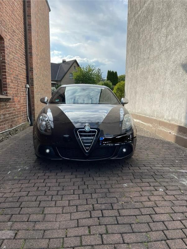 Schwarz Gebraucht 2010 Alfa Romeo Giulietta Turismo Kleinwagen | 5.200 € (Fairer Preis) - Bild 1/4