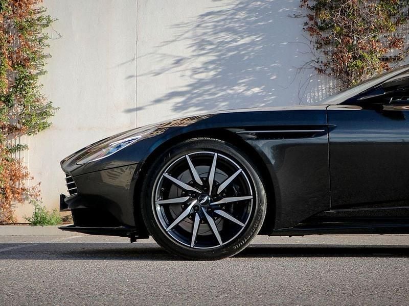 Gebraucht Aston Martin DB11 639 PS (469 kW) 2017 Grau