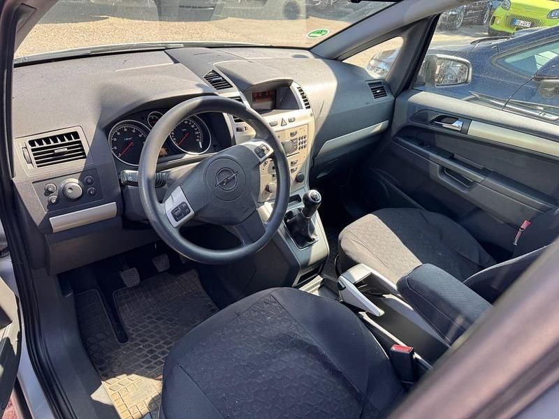 Gebraucht Opel Zafira Edition 140 PS (102 kW) 2008 Silber Van / Kleinbus