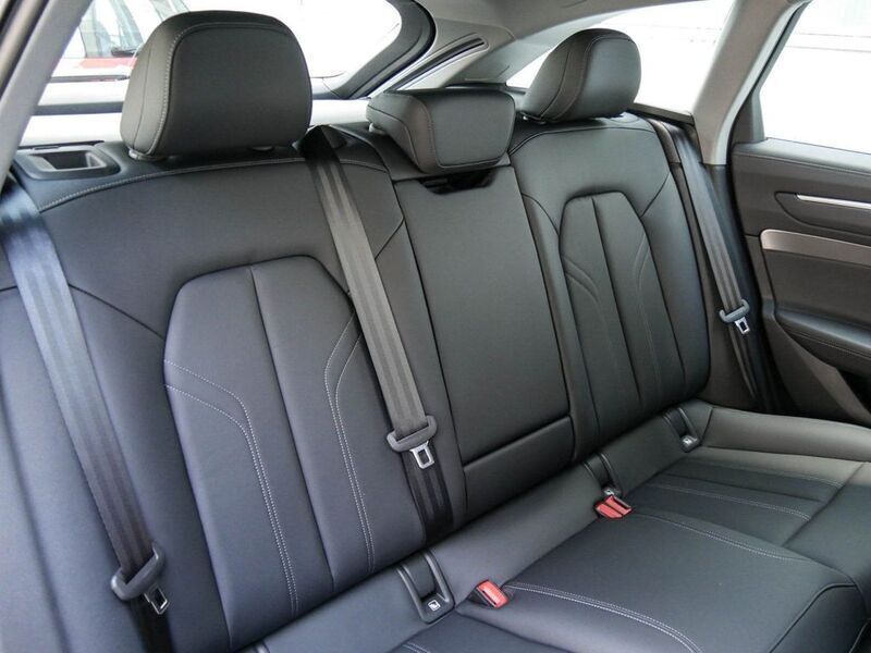 Gebraucht Audi A6 Ambiente 204 PS (150 kW) 2025 Mythosschwarz metallic Kombi