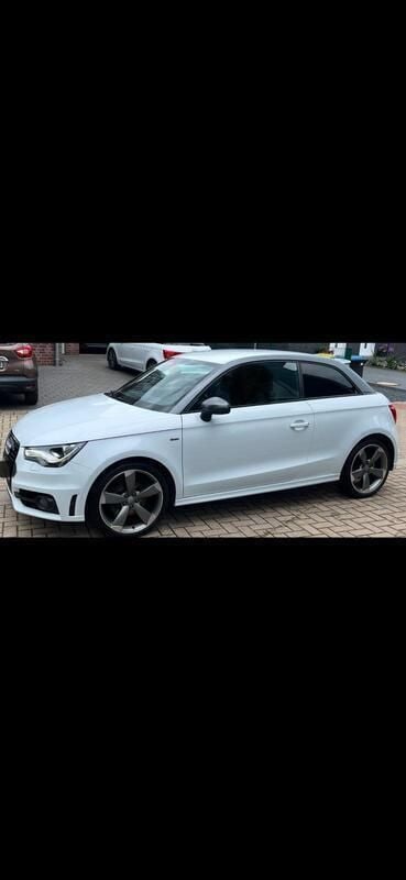 Weiß Gebraucht 2012 Audi A1 S-Line Kleinwagen | 9.999 € (Teuer) - Bild 1/3