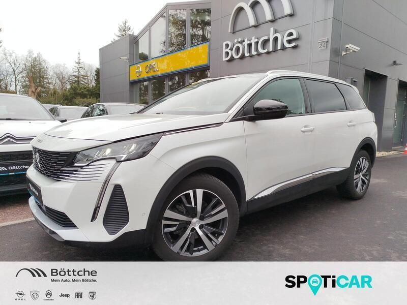 Lack weiss perlglänzend/metall Gebraucht 2023 Peugeot 5008 Allure Van / Kleinbus | 27.480 € (Fairer Preis) - Bild 1/4