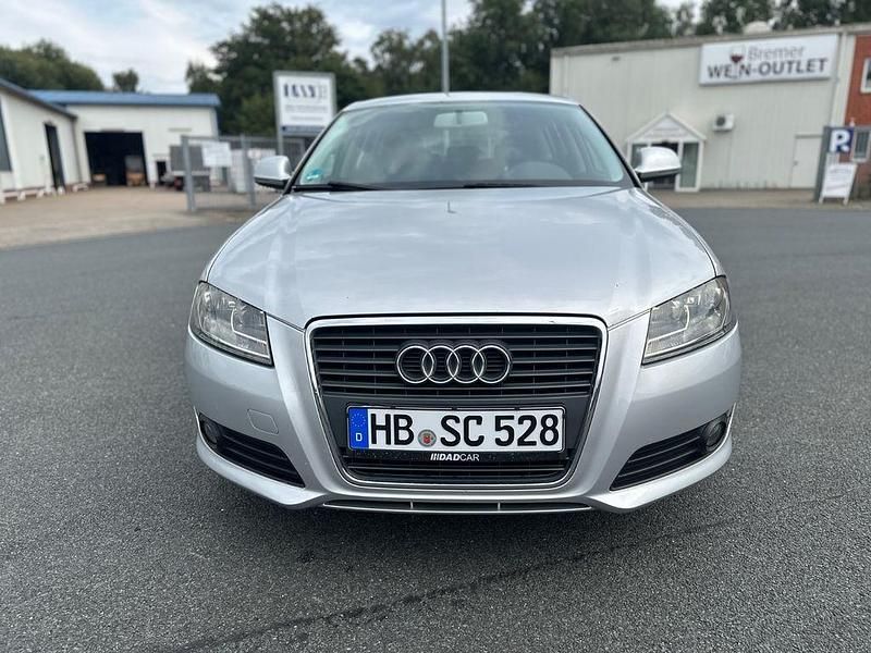 Grau Gebraucht 2009 Audi A3 Sportback Ambiente Limousine | 2.300 € (Superpreis) - Bild 1/4