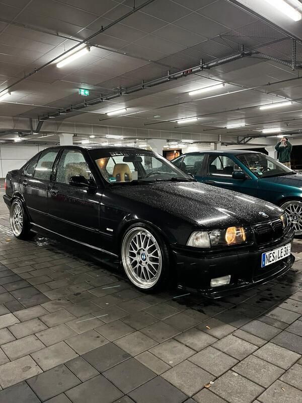 Schwarz Gebraucht 1997 BMW 320 Limousine | 6.500 € - Bild 1/4