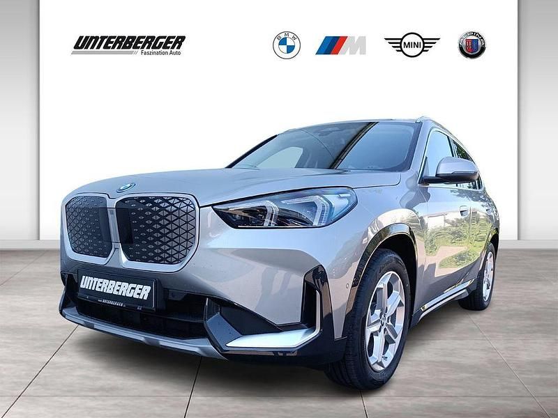 Spacesilber metallic Neu 2025 BMW iX1 Luxury Line SUV | 45.490 € (Superpreis) - Bild 1/4