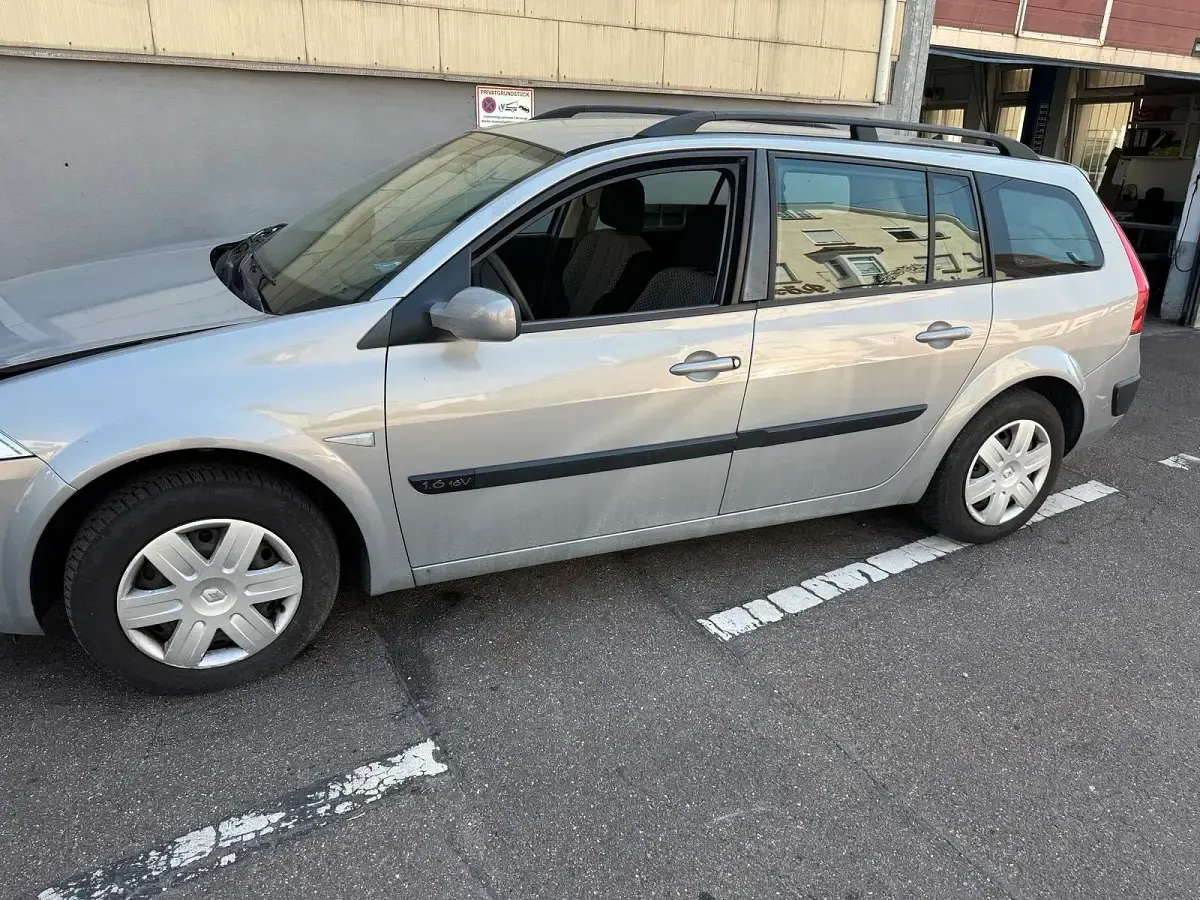 Gebraucht Renault Mégane GrandTour 83 PS (61 kW) 2004 Silber Kombi