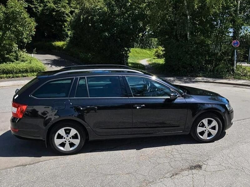 Schwarz Gebraucht 2015 Skoda Octavia Kombi | 10.900 € (Guter Preis) - Bild 1/4