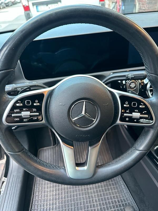 Gebraucht Mercedes A200 163 PS (119 kW) 2018 Schwarz Kleinwagen