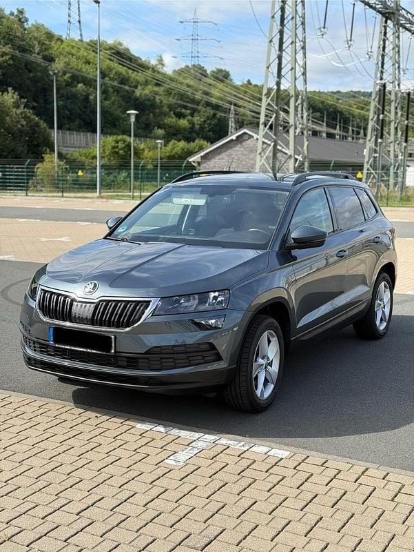 Grau Gebraucht 2018 Skoda Karoq SUV | 19.600 € (Guter Preis) - Bild 1/4