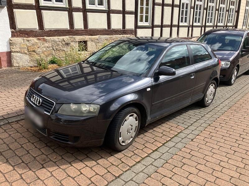 Grau Gebraucht 2003 Audi A3 Attraction Limousine | 540 € (Superpreis) - Bild 1/4