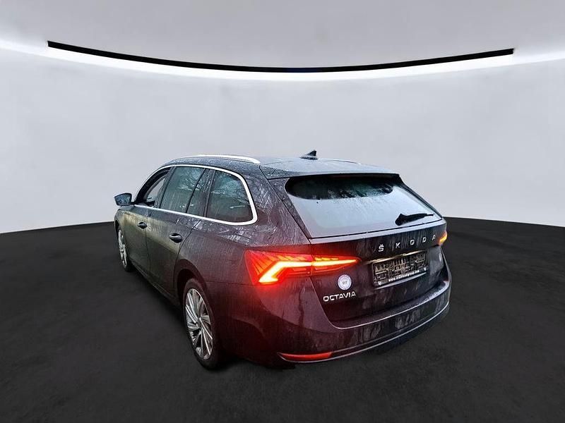 Gebraucht Skoda Octavia Style 150 PS (110 kW) 2021 Schwarzmagic perleffekt Kombi