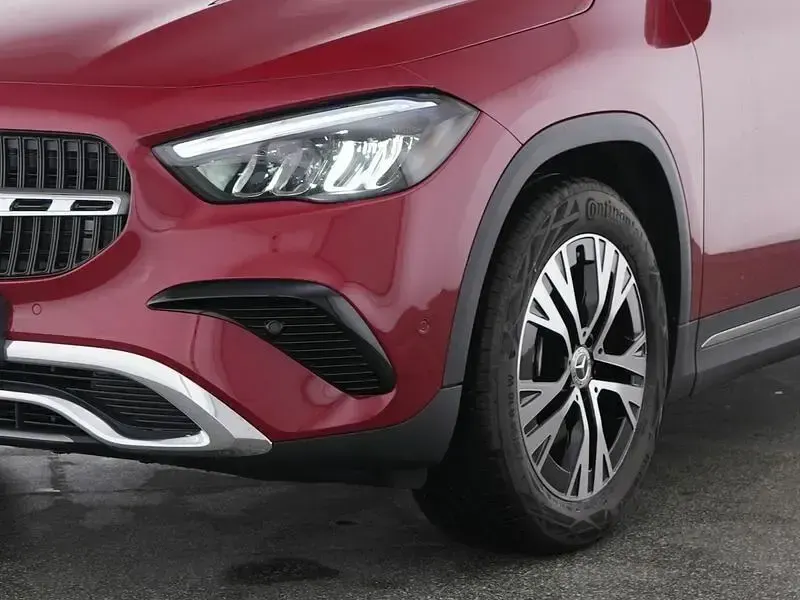 Gebraucht Mercedes GLA200 Advanced 163 PS (119 kW) 2025 Manufaktur lack patagonienrot (metallic) SUV