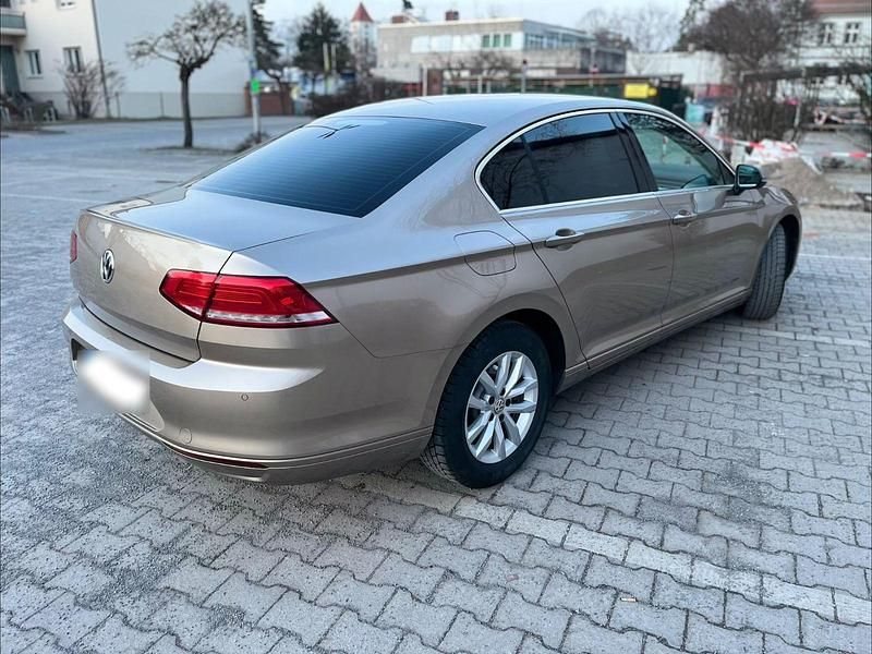 Gebraucht VW Passat Trendline 125 PS (91 kW) 2015 Beige Limousine