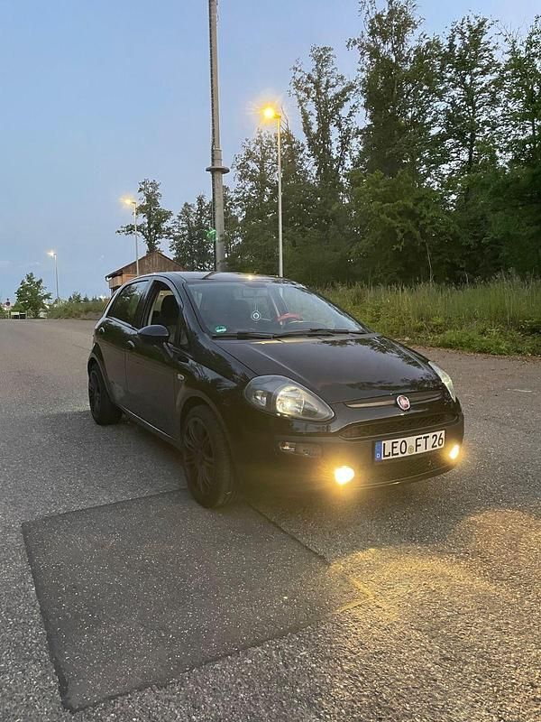 Gebraucht Fiat Punto Evo 105 PS (77 kW) 2011 Schwarz Kleinwagen