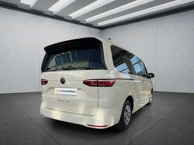 Nouă VW Multivan 150 CP (110 kW) 2026 Bej Monovolum