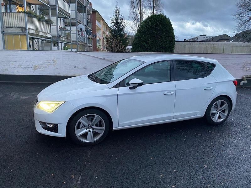 Weiß Gebraucht 2016 Seat Leon FR Limousine | 13.000 € (Fairer Preis) - Bild 1/4