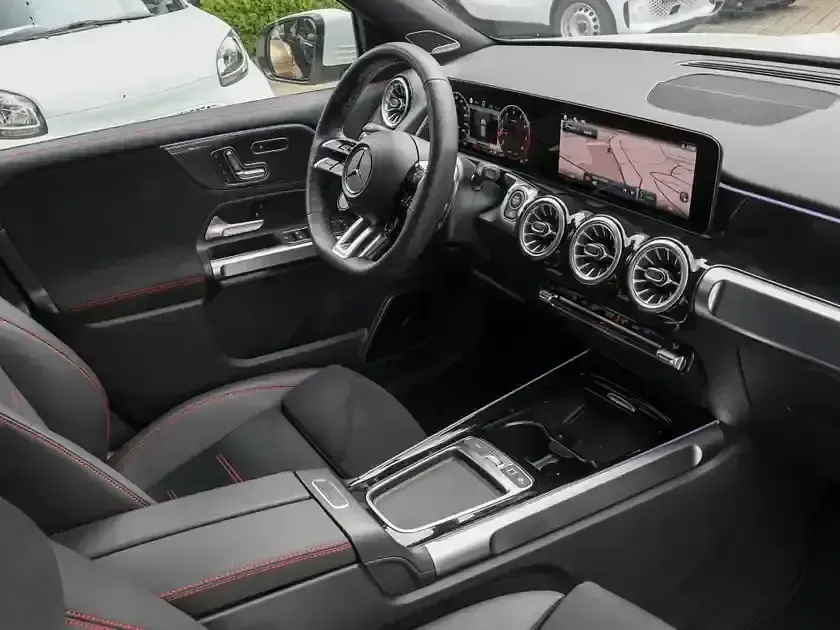 Gebraucht Mercedes GLB35 AMG 306 PS (225 kW) 2025 Weiss unilack polarweiß SUV