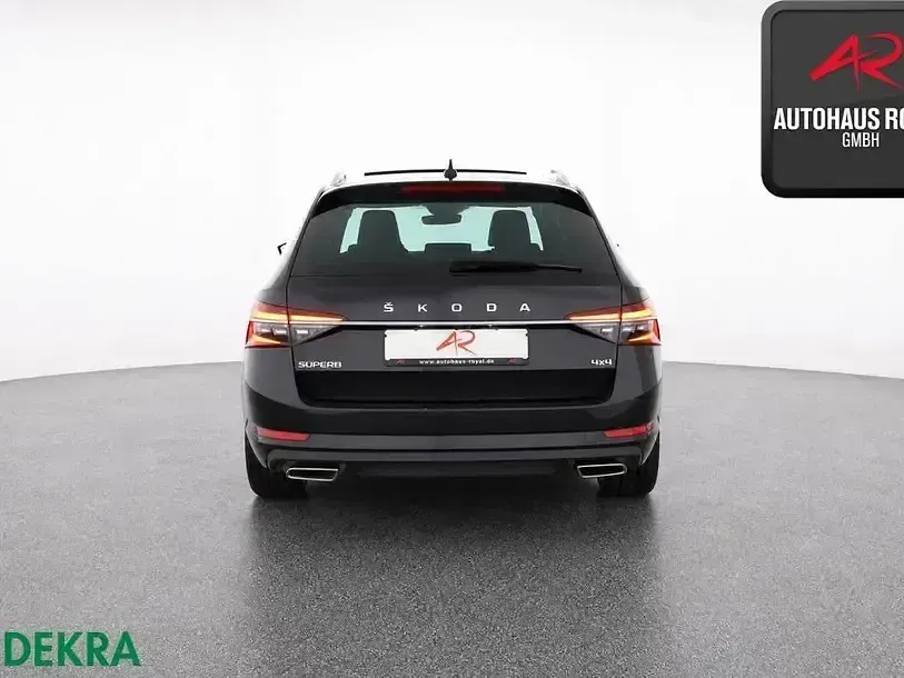 Gebraucht Skoda Superb LAURIN & KLEMENT 280 PS (205 kW) 2023 Schwarz Kombi