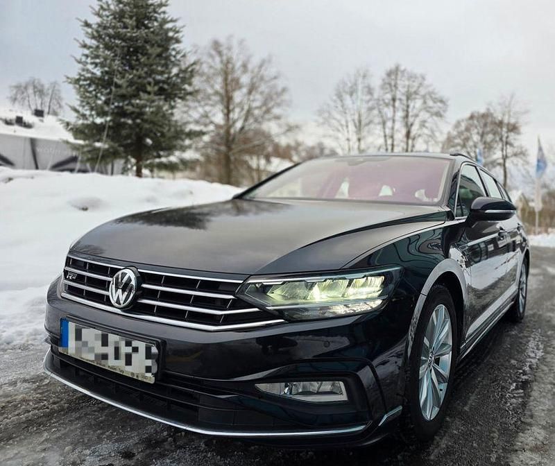 Schwarz Gebraucht 2021 VW Passat R-line Kombi | 15.999 € (Fairer Preis) - Bild 1/4